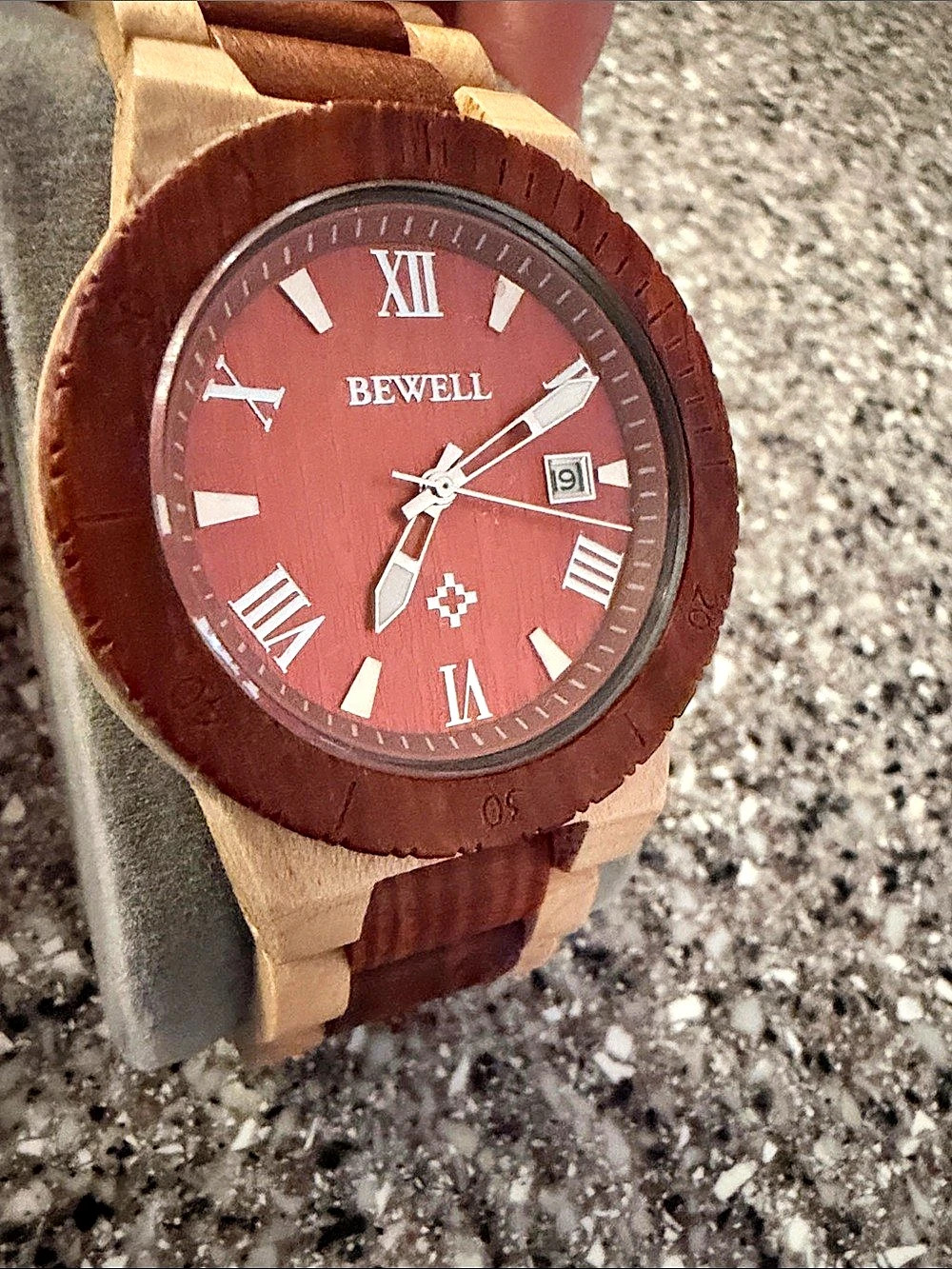 BEWELL Wooden Analog Watch in Brown & Tan